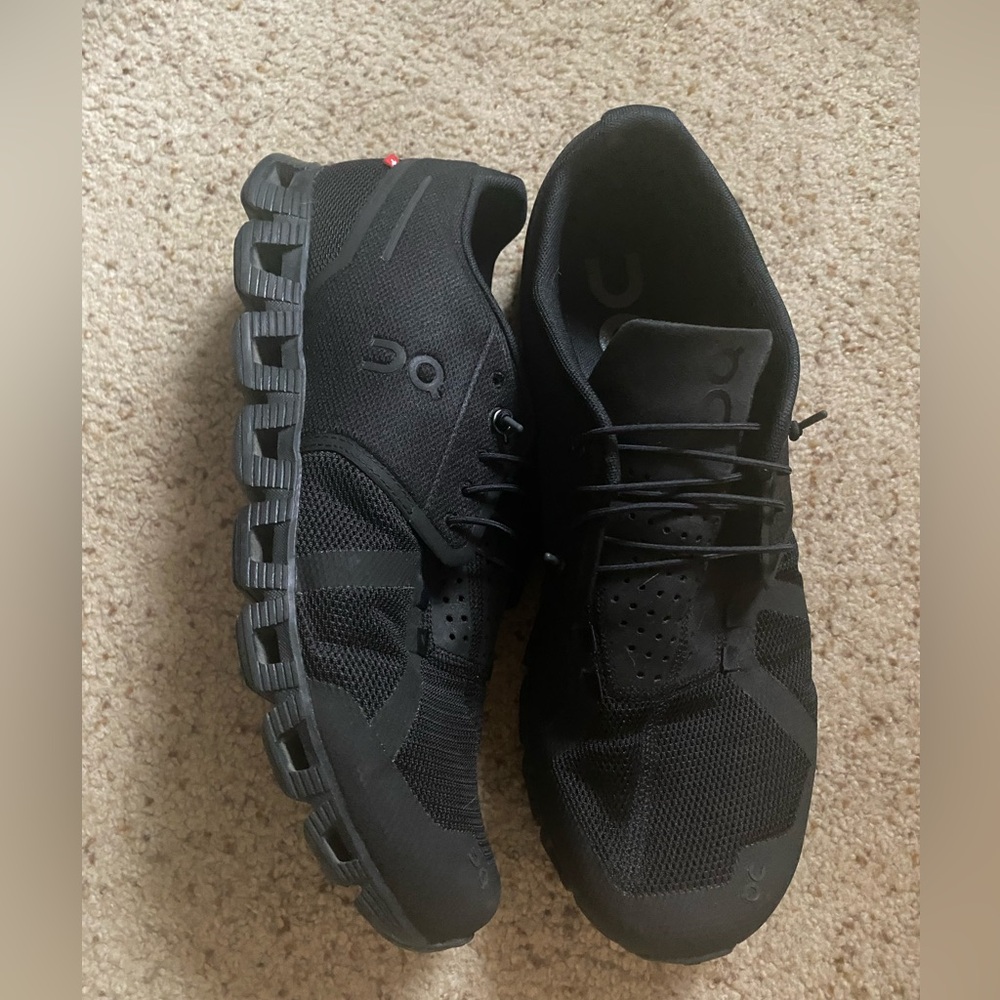 Men’s all black On Cloud sz. 11